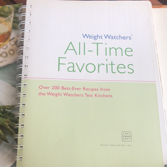 Weight Watchers All Time Favorites Cook Book. Over 200 recipes. - Picture 5 of 13